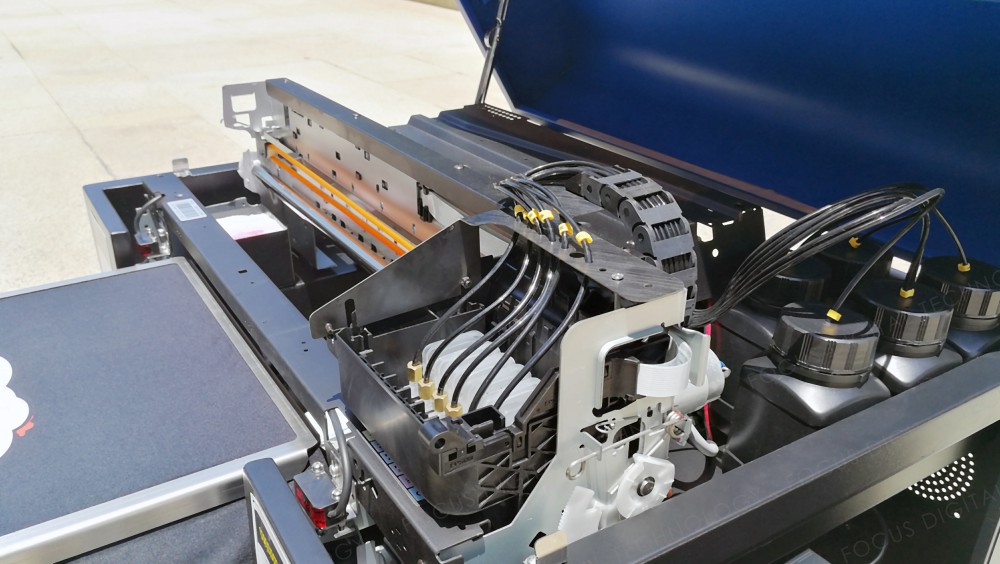 1. Impressora de màquines d'impressió d'injecció de tinta a3 dtg resistent, fabricant d'impressores d'injecció de tinta per perfil d'alumini espessiu per garantir el treball estable amb màquina d'impressió de camisa.